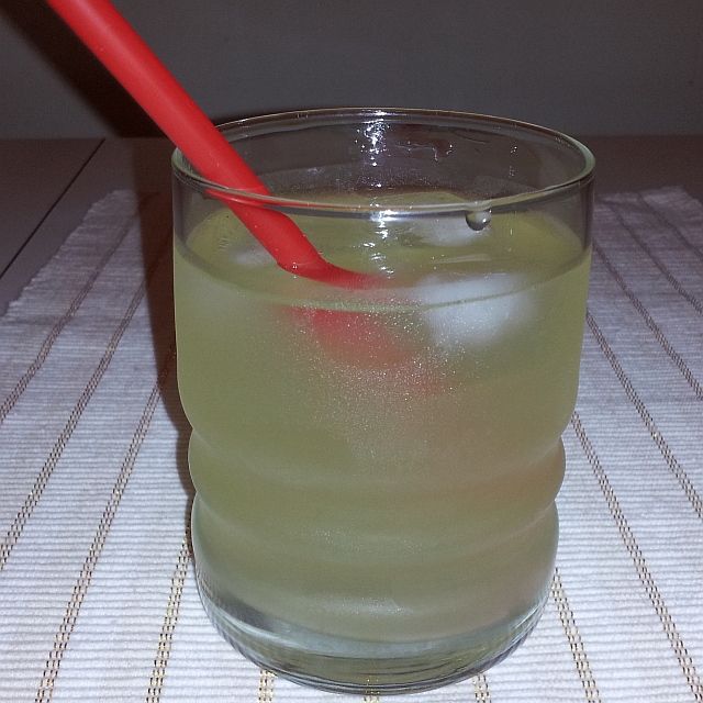 elder flower lemonade in glass with ice cubes